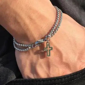 BRAZALETE PULSERA DE ACERO TITANIO CON DIJE DE CRUZ