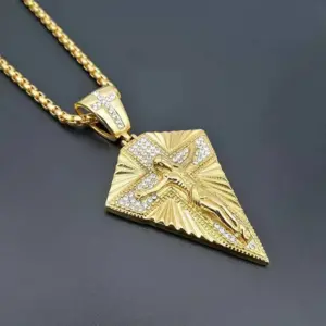 COLLAR CADENA ACERO TITANIO ESTILO DEL DIJE PUNTA DE LANZA CON CRUCIFIJO