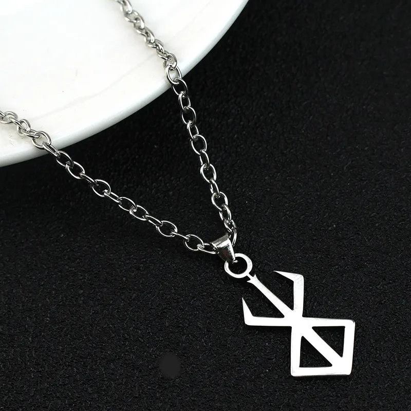 COLLAR CADENA DE ACERO INOXIDABLE CON DIJE DE BERSERK - Imagen 2
