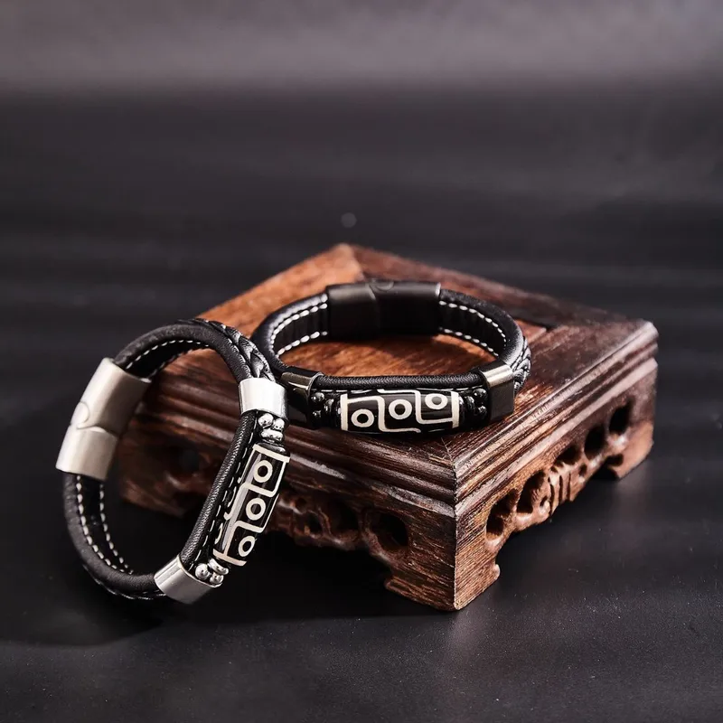 BRAZAETE PULSERA DE CUERO CON DIJE TIBETANO