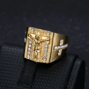 ANILLO DE ACERO TITANIO CON DIJE DE CRUZ