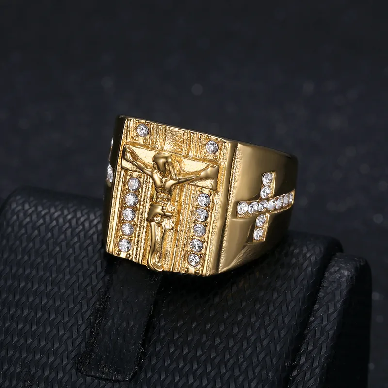 ANILLO DE ACERO TITANIO CON DIJE DE CRUZ
