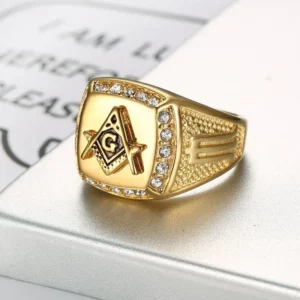 ANILLO DE ACERO TITANIO CON DIJE MASÓN